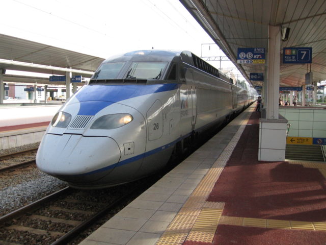 Image:KTX in Seongjeongni on 2005-09-05.jpg