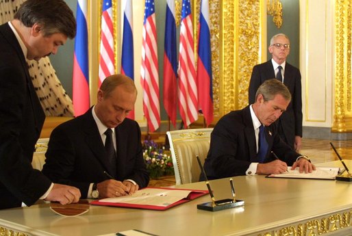 Image:Bush and Putin signing SORT.jpg