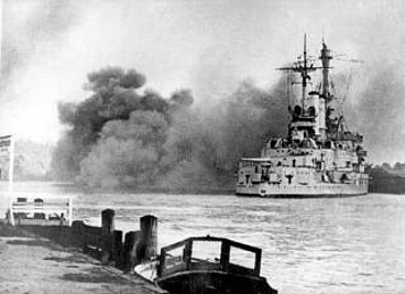 Image:Schleswig Holstein firing Gdynia 13.09.1939.jpg