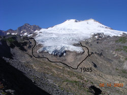 The Easton Glacier retreated 255&nbsp;m from 1990 to 2005.