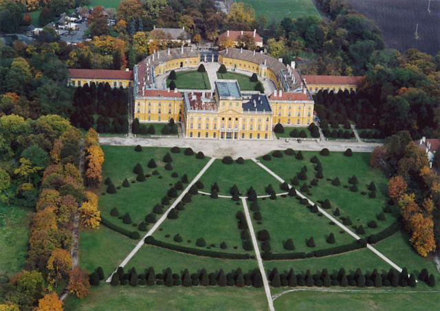 Image:Fertőd - The Eszterh&aacute;zy Castle or Palace.jpg
