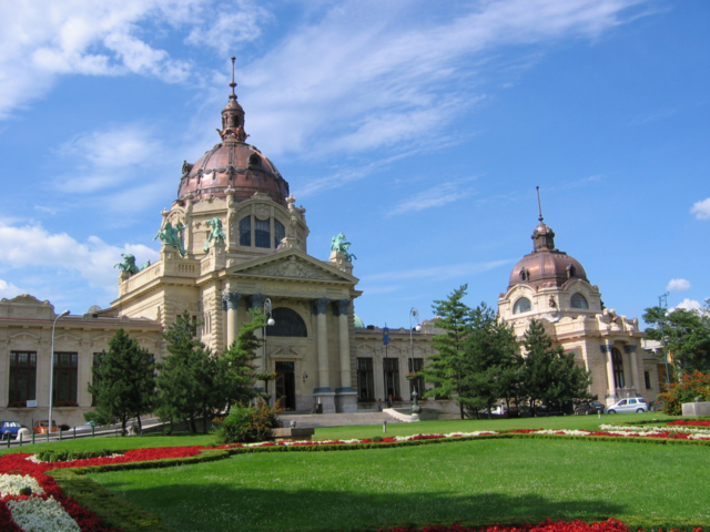 Image:Budapest Sz&eacute;chenyi f&uuml;rdő.png