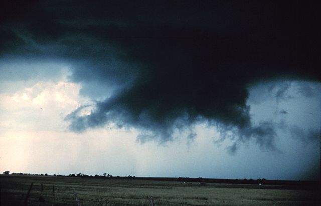 Image:Wall cloud12 - NOAA.jpg
