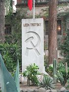 Leon Trotsky's grave in Coyoac&aacute;n, where his ashes are buried.