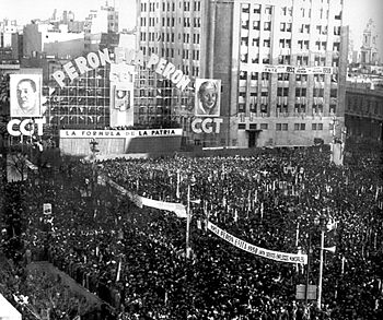 A crowd of an estimated two million gathers in 1951 to show support for the Per&oacute;n-Per&oacute;n ticket.