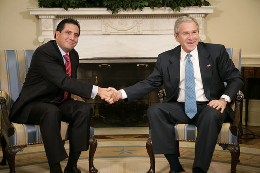 Image:Martín Torrijos visits GWBush, 2007Feb16.jpg