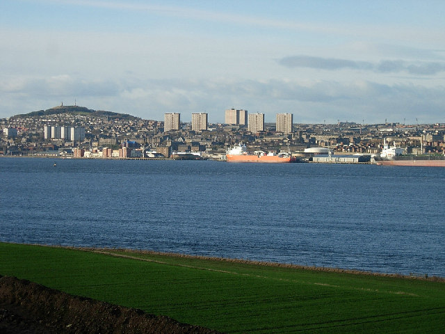 Image:Dundee from Tay.jpg