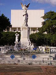 Monument of Ruben Dario, and in the background the Rub&eacute;n Dario National Theatre.