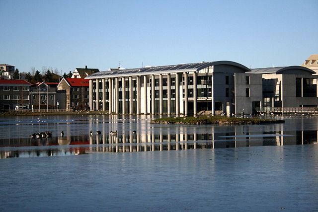 Image:R&aacute;&eth;h&uacute;s Reykjav&iacute;kur - Reykjavik City Hall.jpg